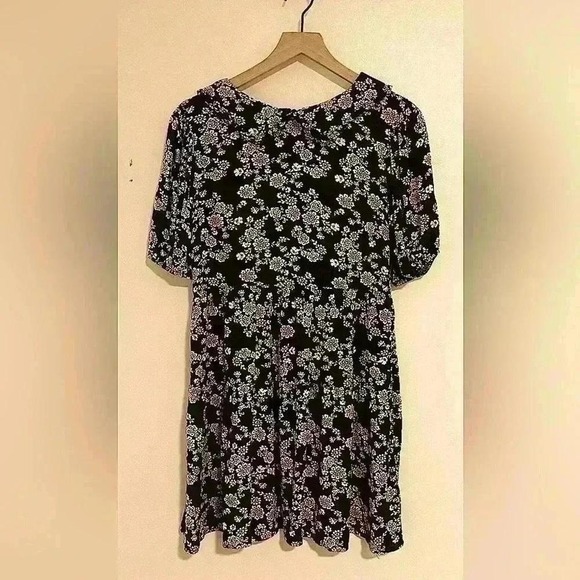 MI AMI | FRANCESCA'S | Black and White Floral Collared Dress - Picture 3 of 6